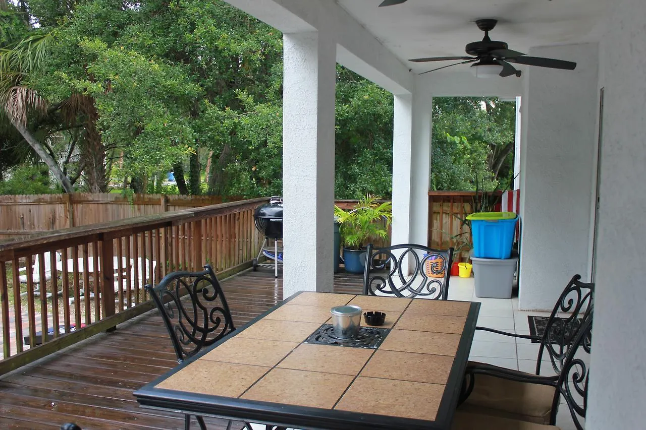 Villa Poolhouse Tampa 0*,
